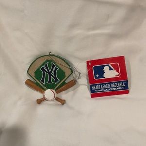 NWT Yankees Baseball ornament